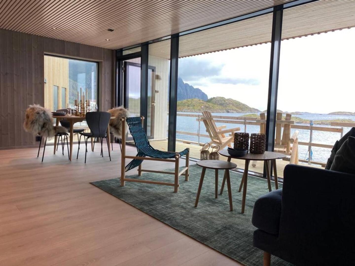 Waterfront Apartment With Panoramic Sea View Henningsvær Eksteriør billede