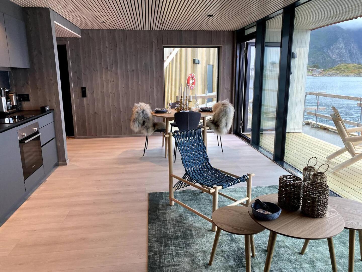 Waterfront Apartment With Panoramic Sea View Henningsvær Eksteriør billede