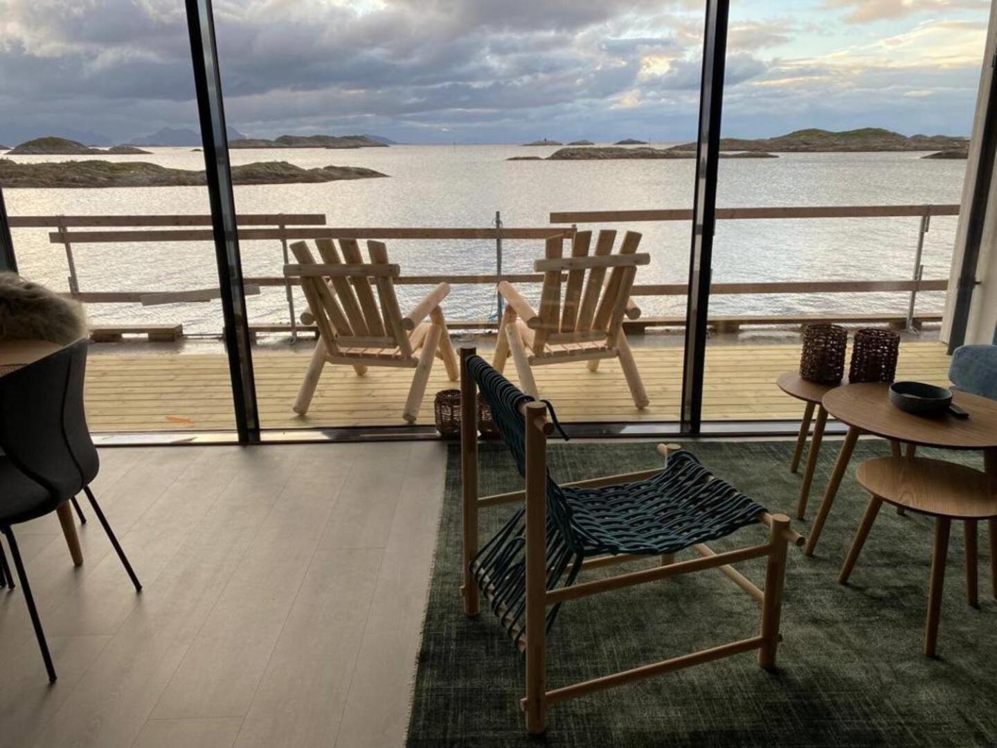 Waterfront Apartment With Panoramic Sea View Henningsvær Eksteriør billede