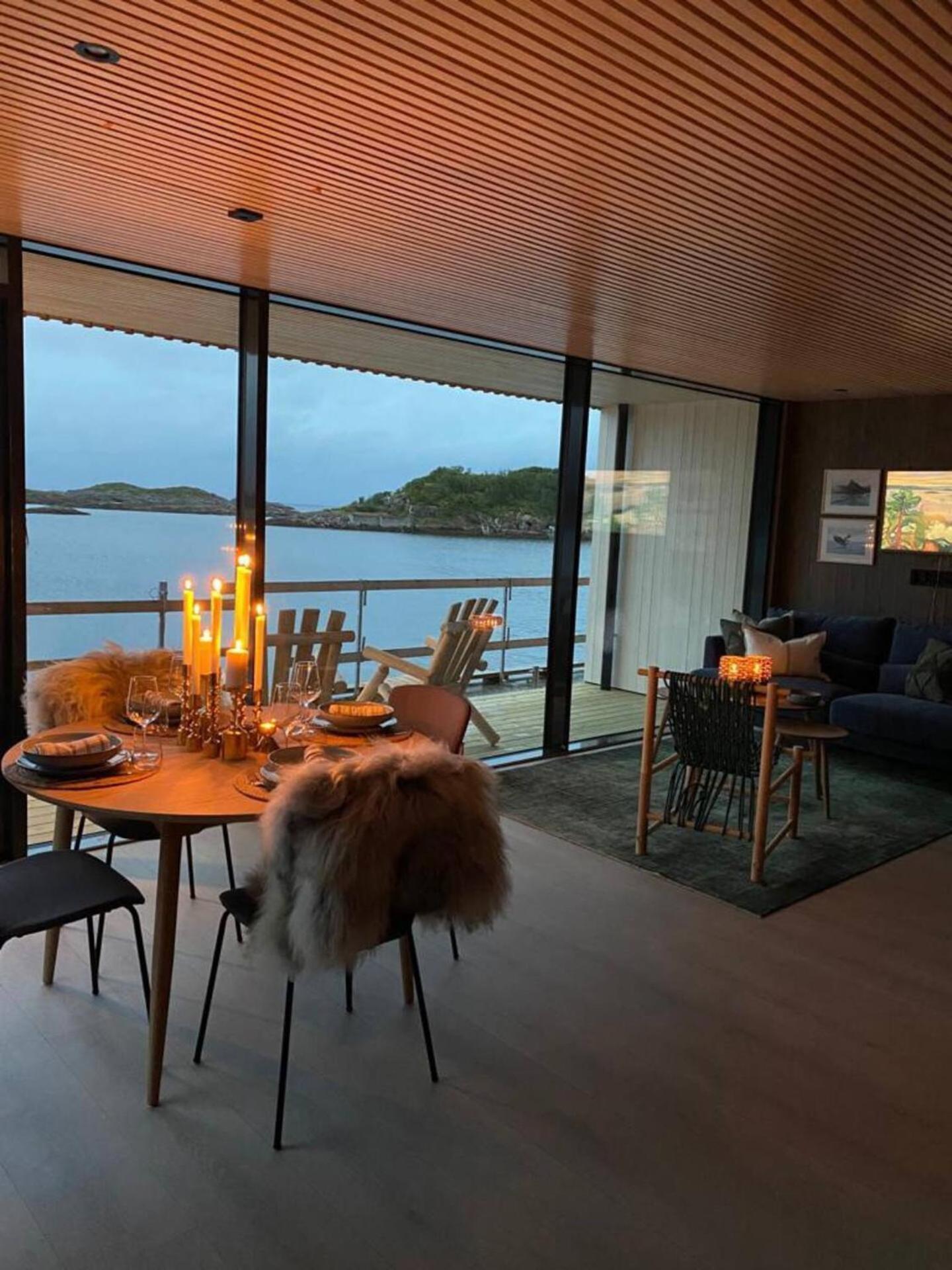 Waterfront Apartment With Panoramic Sea View Henningsvær Eksteriør billede