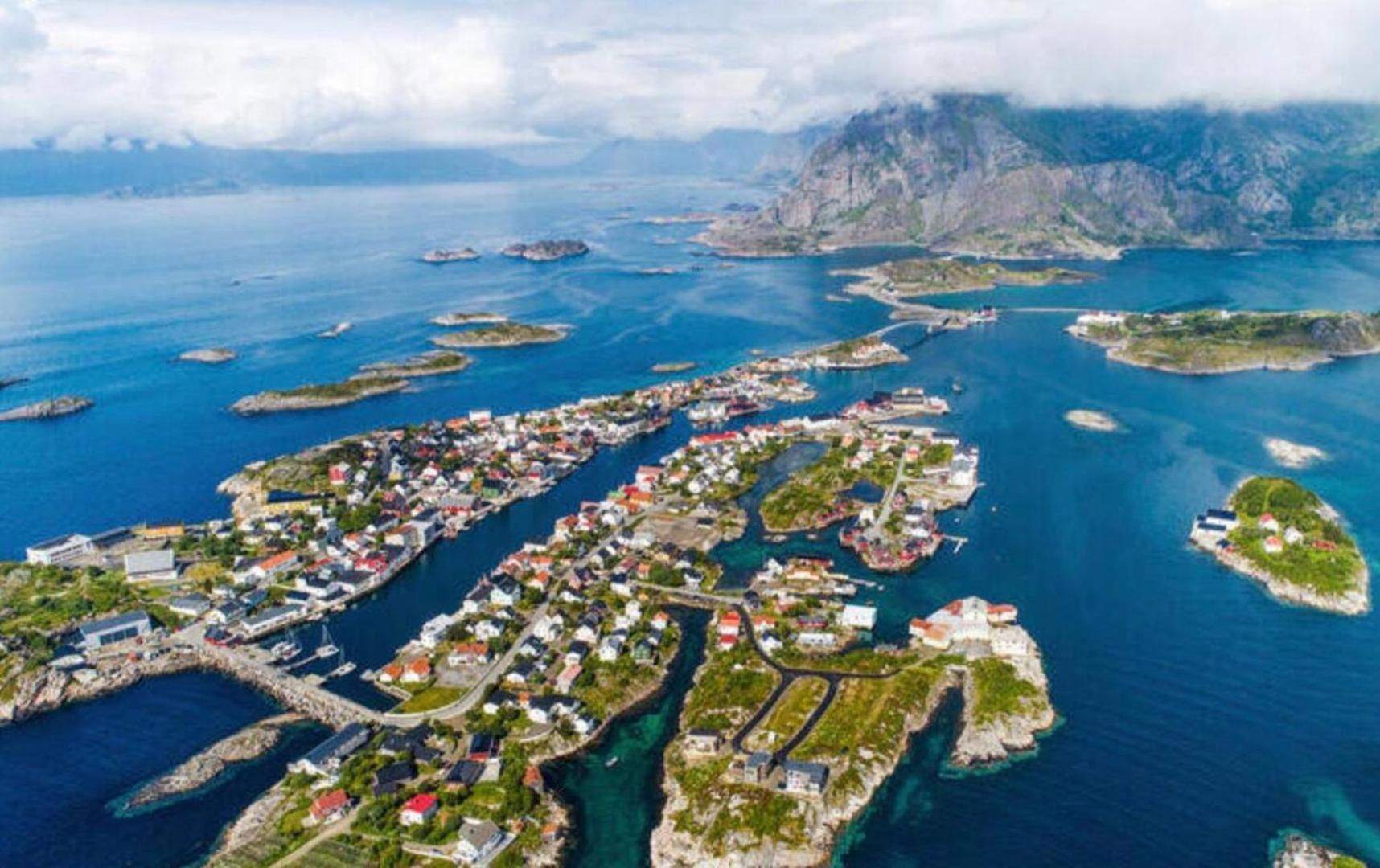 Waterfront Apartment With Panoramic Sea View Henningsvær Eksteriør billede