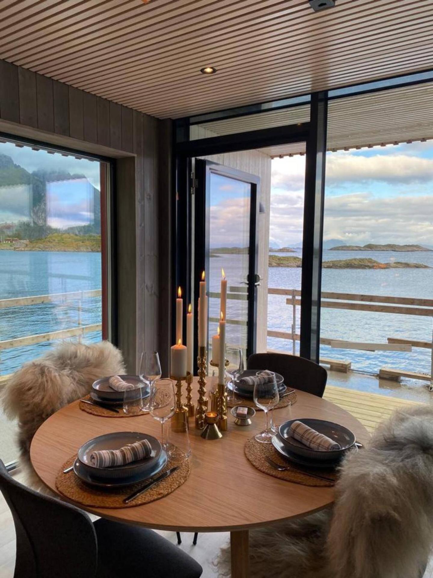 Waterfront Apartment With Panoramic Sea View Henningsvær Eksteriør billede