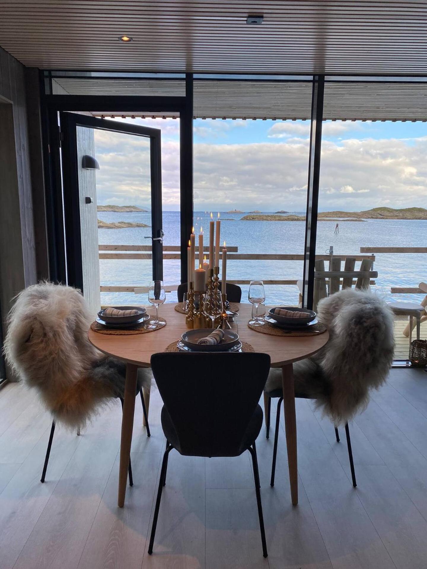 Waterfront Apartment With Panoramic Sea View Henningsvær Eksteriør billede